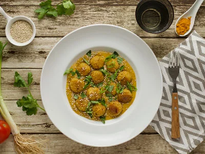 Recipe kit Quinoa meatballs in a curry cream